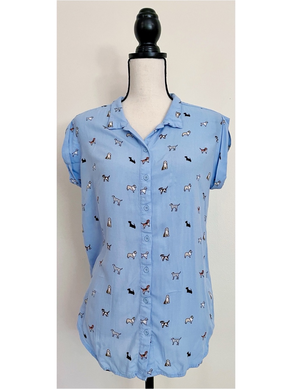 Per Se Blue Dog Print Button Down Blouse